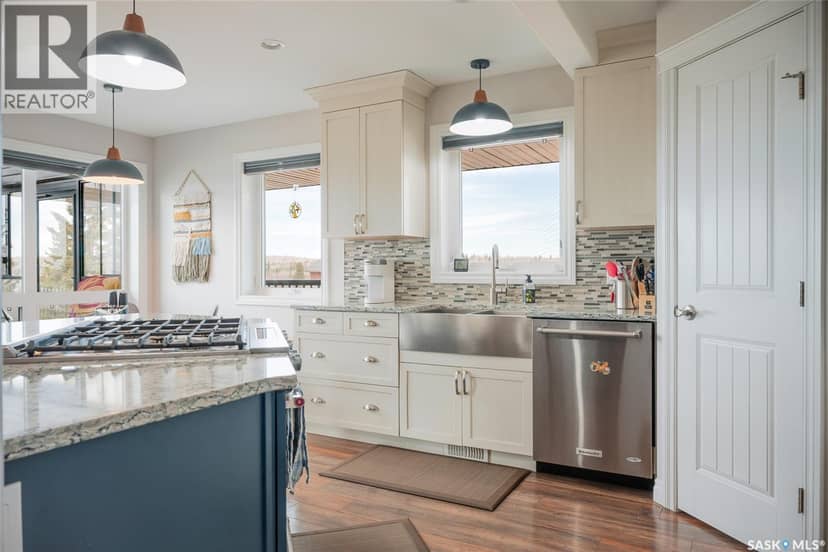 720 Spruce STREET — photo 9 of 40