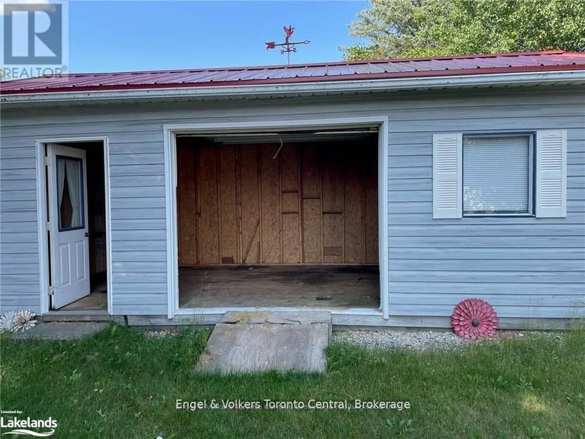 27 Herbert Avenue — photo 12 of 14
