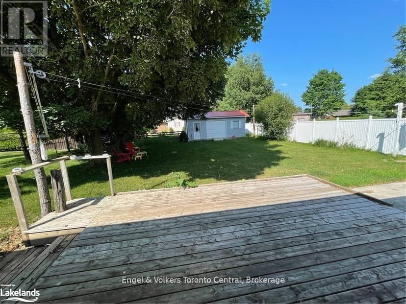 27 Herbert Avenue — photo 13 of 14