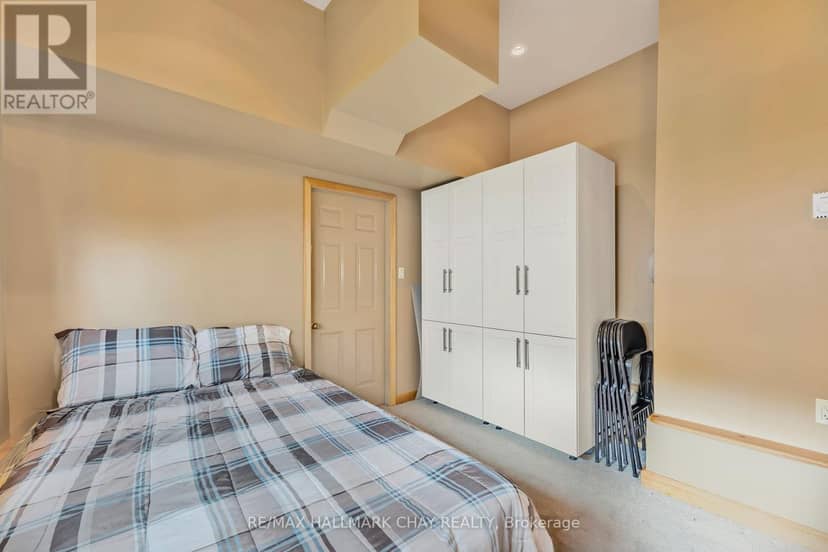 2617 Leonard Street — photo 16 of 36