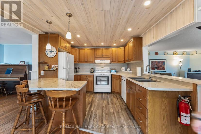 2617 Leonard Street — photo 20 of 36