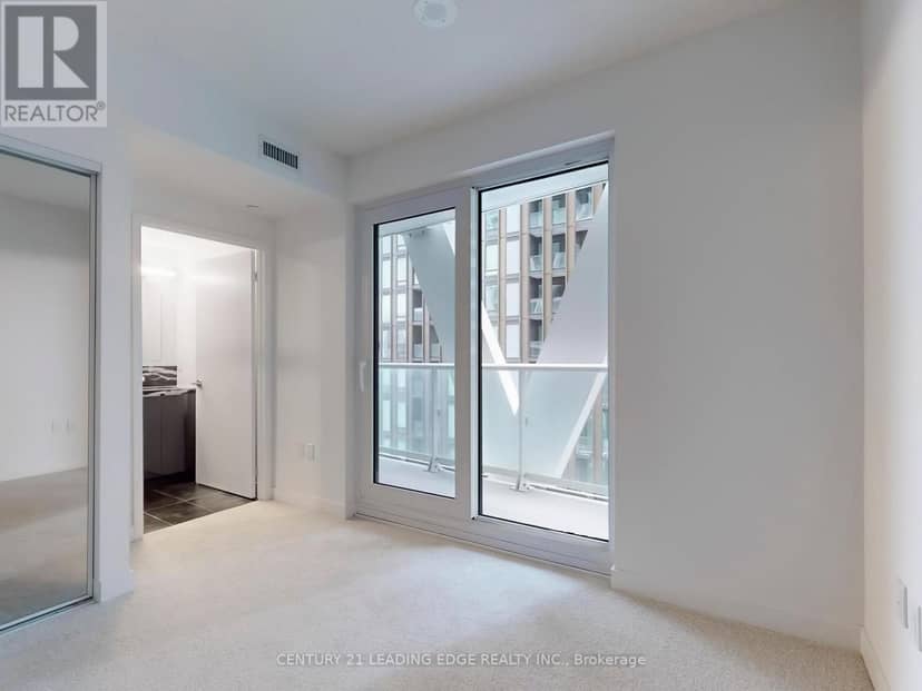 2212 - 230 Simcoe Street — photo 11 of 17