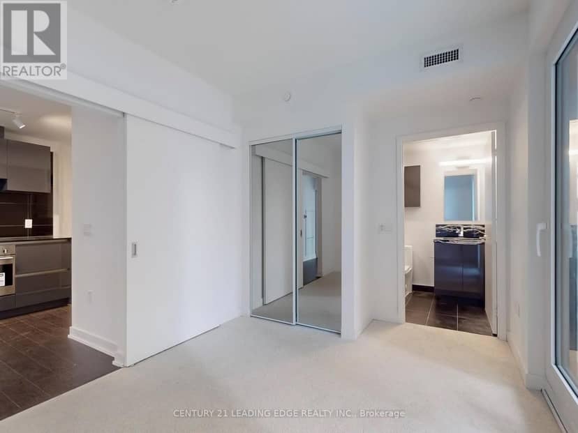 2212 - 230 Simcoe Street — photo 12 of 17