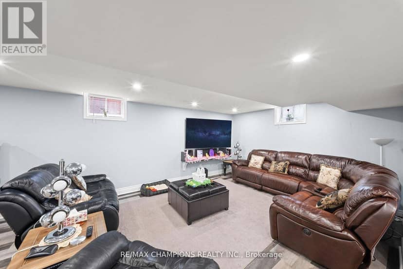 55 Meek Avenue — photo 21 of 40