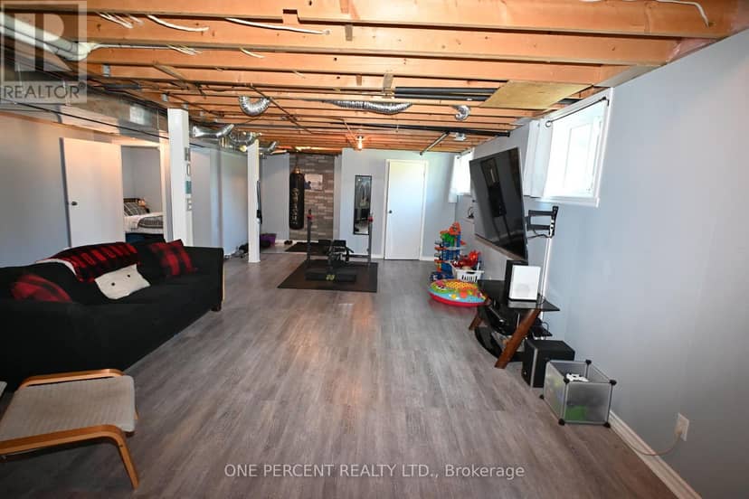 2010 Rue Du Parc Street W — photo 13 of 25