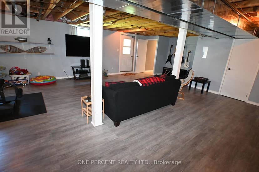 2010 Rue Du Parc Street W — photo 14 of 25