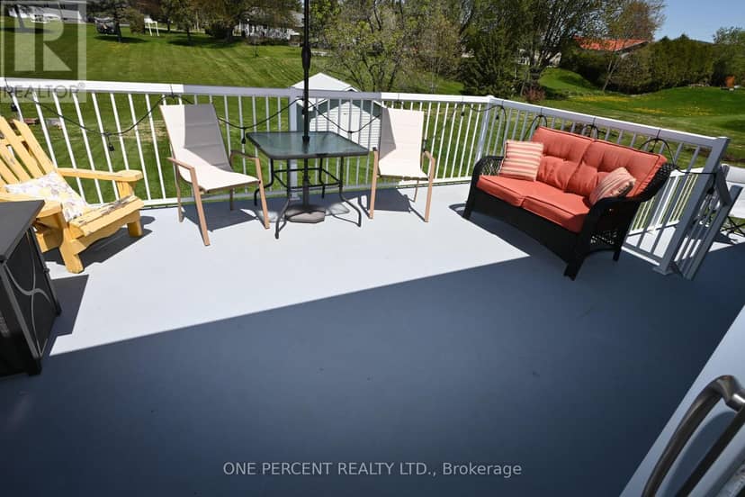 2010 Rue Du Parc Street W — photo 6 of 25