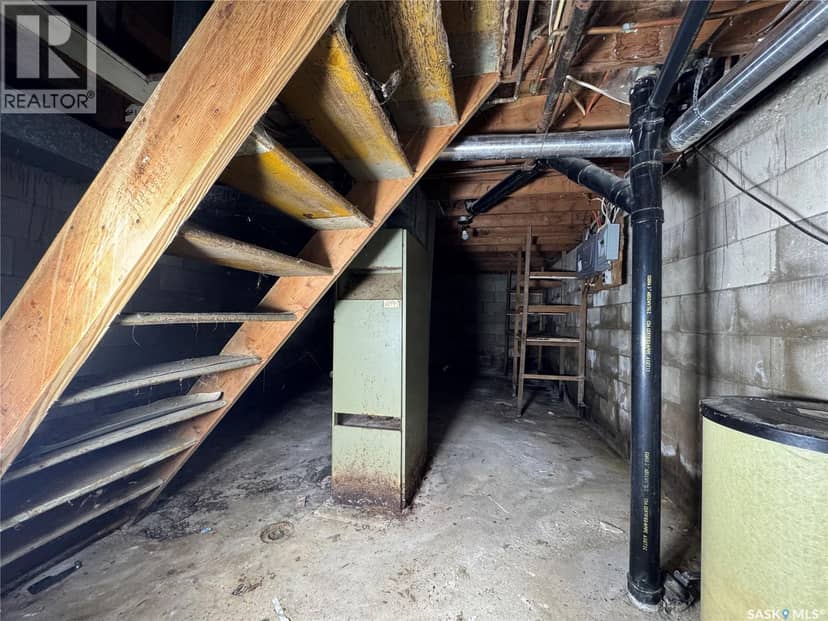 208 Irvine STREET — photo 10 of 16