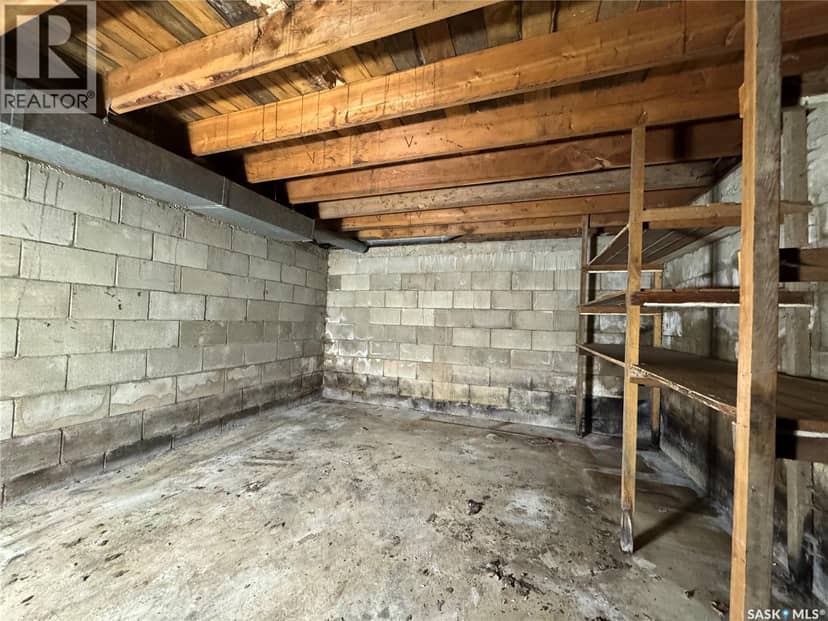 208 Irvine STREET — photo 12 of 16
