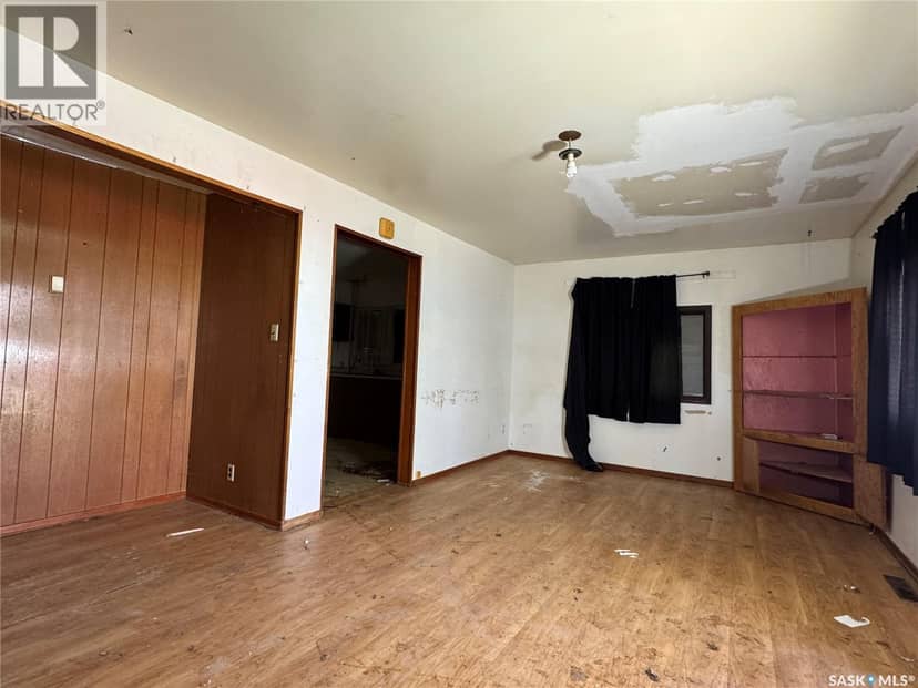 208 Irvine STREET, Cut Knife, photo 2