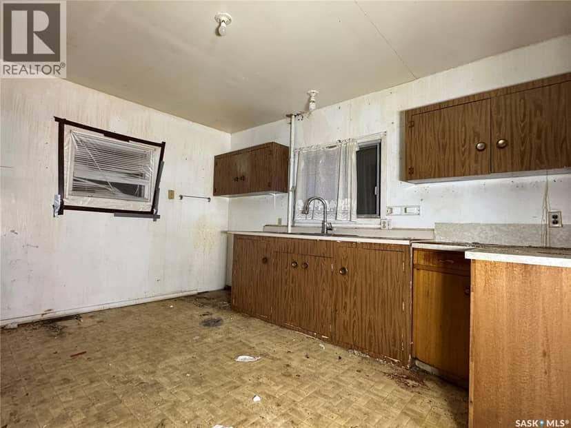 208 Irvine STREET, Cut Knife, photo 4