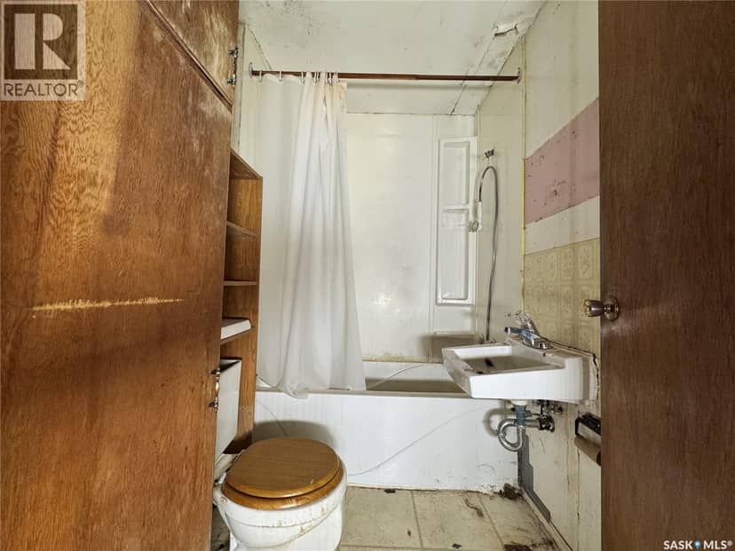 208 Irvine STREET, Cut Knife, photo 8