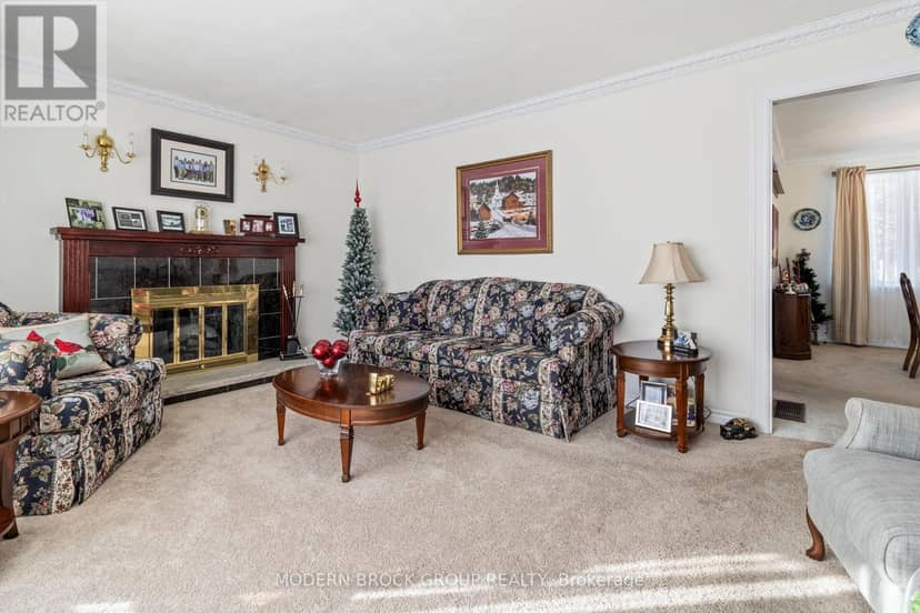 24 Bernard Crescent — photo 7 of 40
