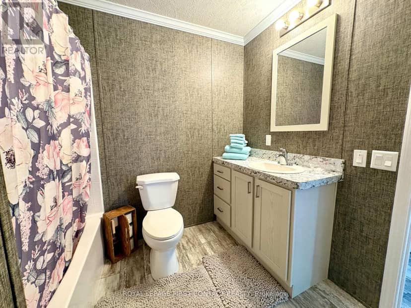 40 Shamrock Crescent — photo 17 of 22