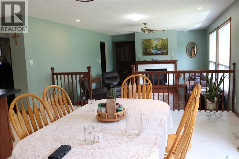 211 Pipestone AVENUE — photo 9 of 40