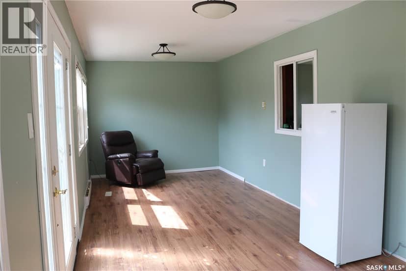 211 Pipestone AVENUE — photo 2 of 40