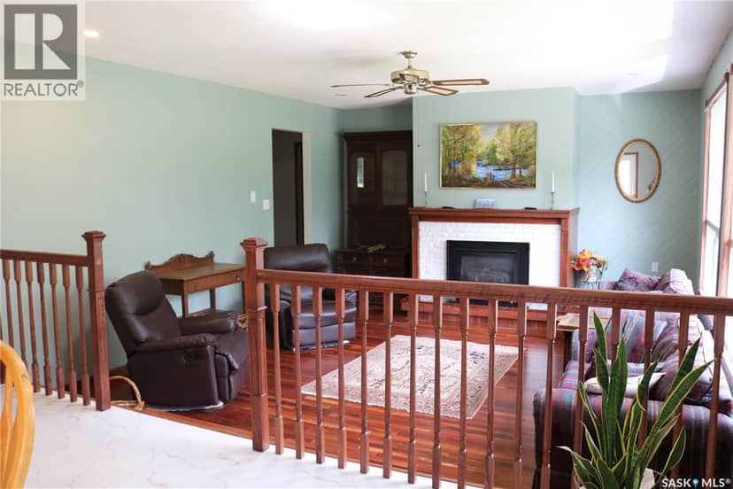 211 Pipestone AVENUE — photo 10 of 40