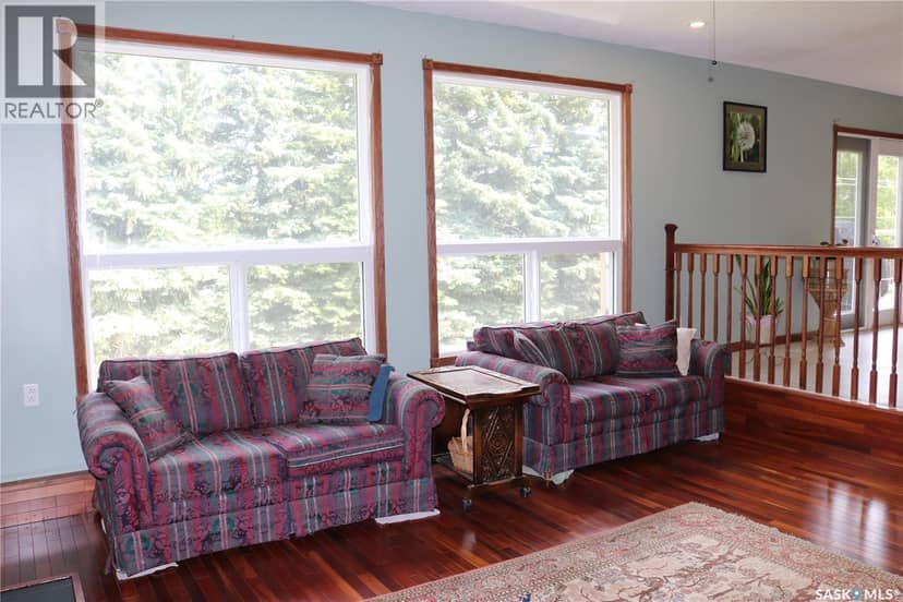 211 Pipestone AVENUE — photo 14 of 40