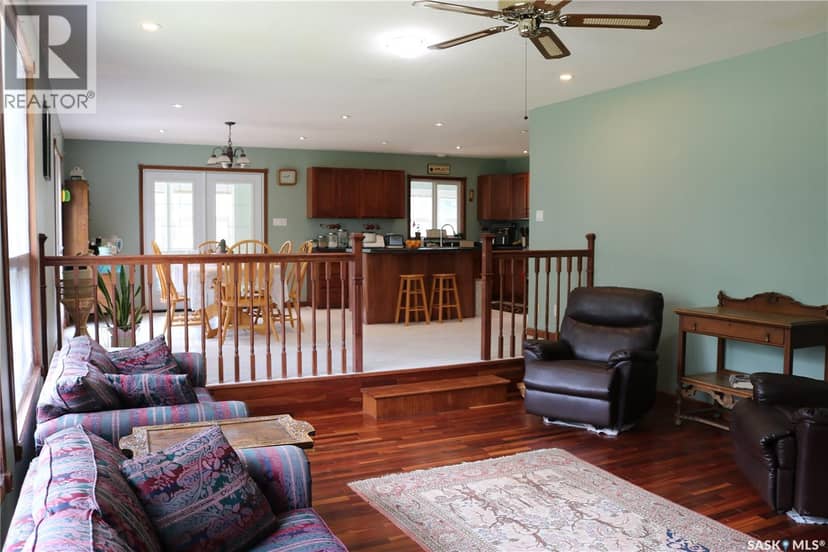 211 Pipestone AVENUE — photo 12 of 40