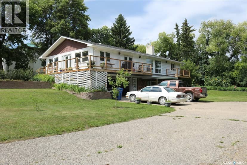 211 Pipestone AVENUE — photo 1 of 40