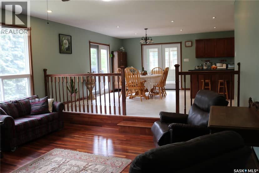 211 Pipestone AVENUE — photo 13 of 40