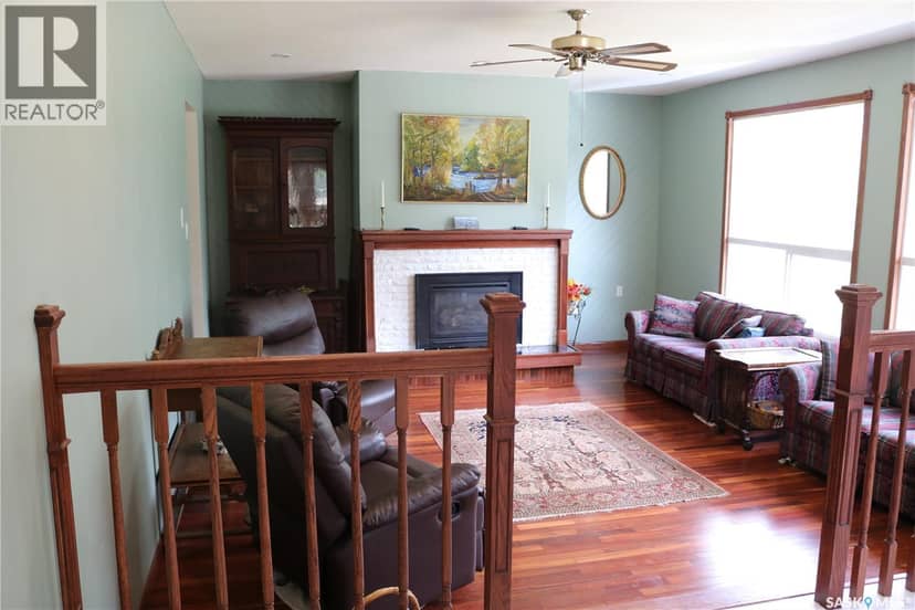 211 Pipestone AVENUE — photo 11 of 40