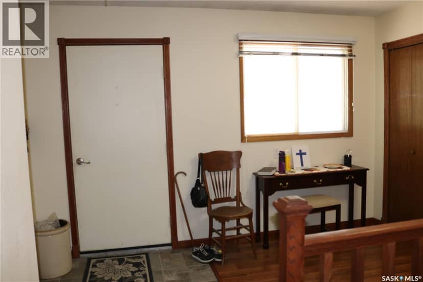 211 Pipestone AVENUE — photo 18 of 40