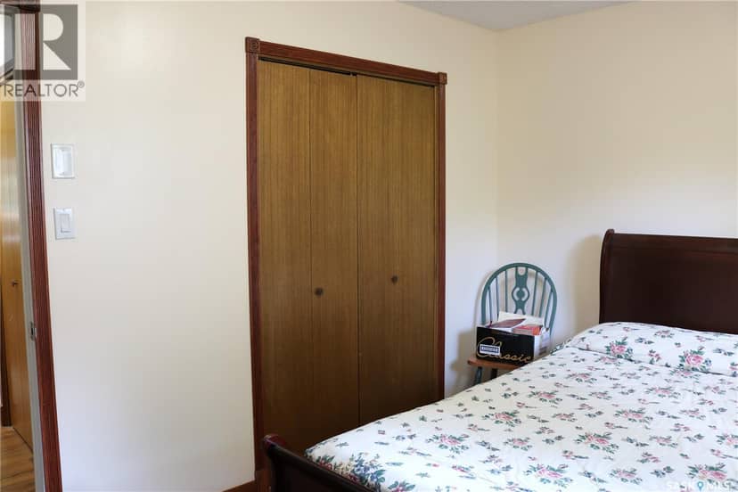211 Pipestone AVENUE — photo 34 of 40