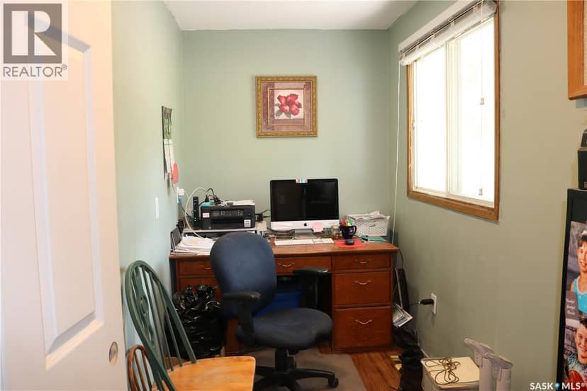 211 Pipestone AVENUE — photo 17 of 40