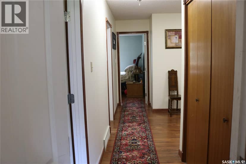 211 Pipestone AVENUE — photo 28 of 40