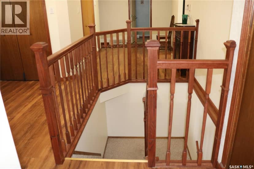 211 Pipestone AVENUE — photo 36 of 40