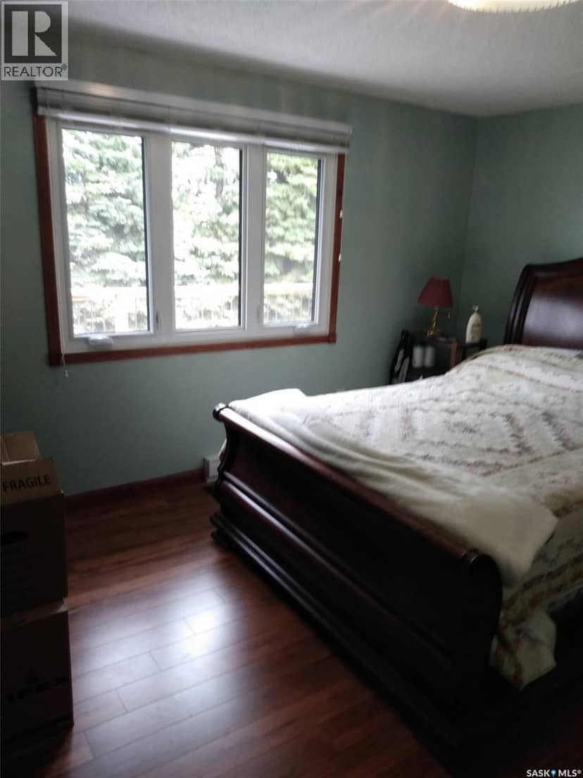 211 Pipestone AVENUE — photo 22 of 40