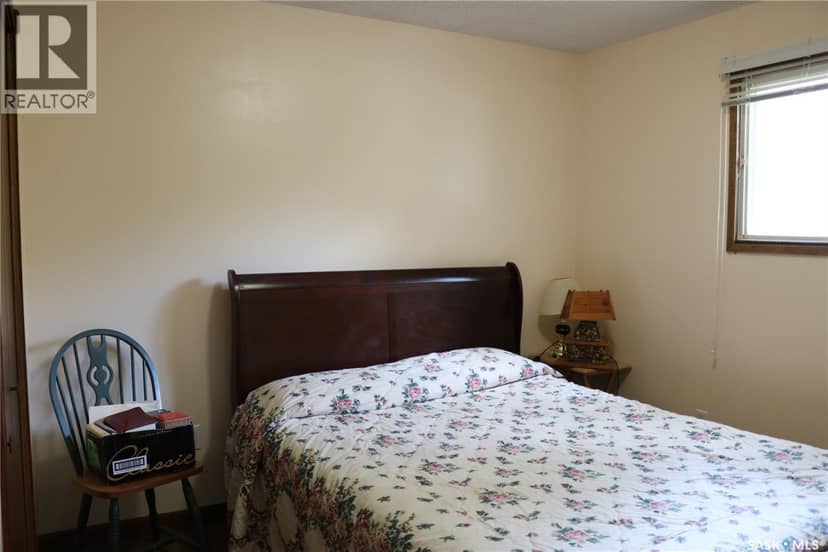 211 Pipestone AVENUE — photo 32 of 40