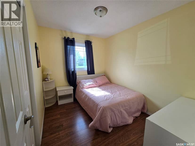 15 Mackenzie DRIVE — photo 10 of 34