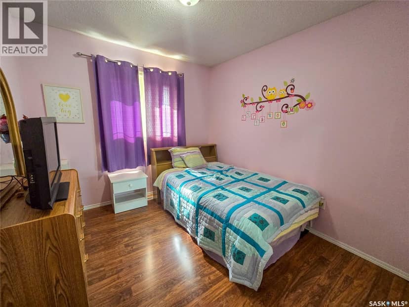 15 Mackenzie DRIVE — photo 12 of 34