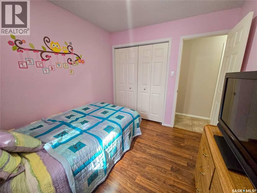 15 Mackenzie DRIVE — photo 13 of 34