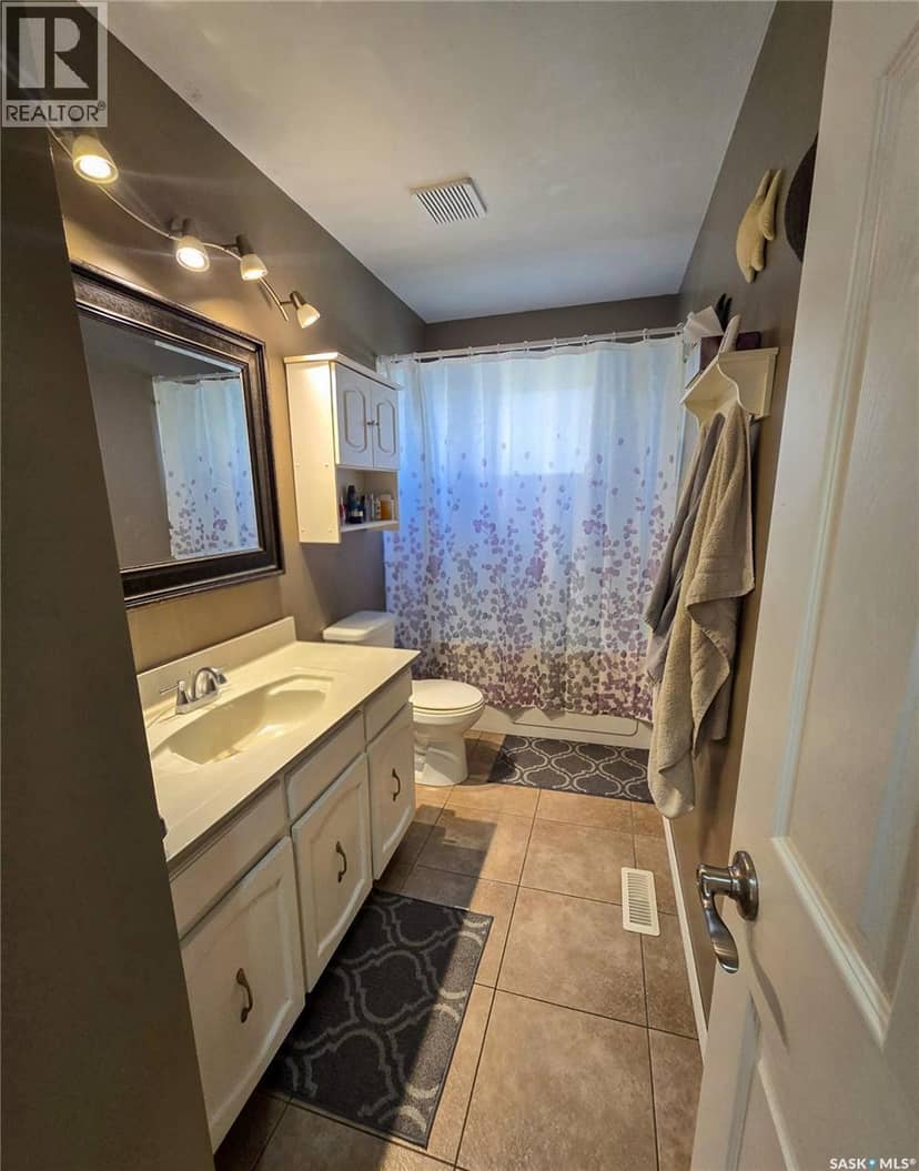15 Mackenzie DRIVE — photo 14 of 34