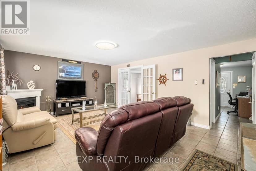 3836 Leitrim Road — photo 11 of 40