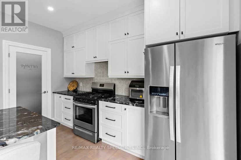1076 7th Avenue — photo 14 of 40