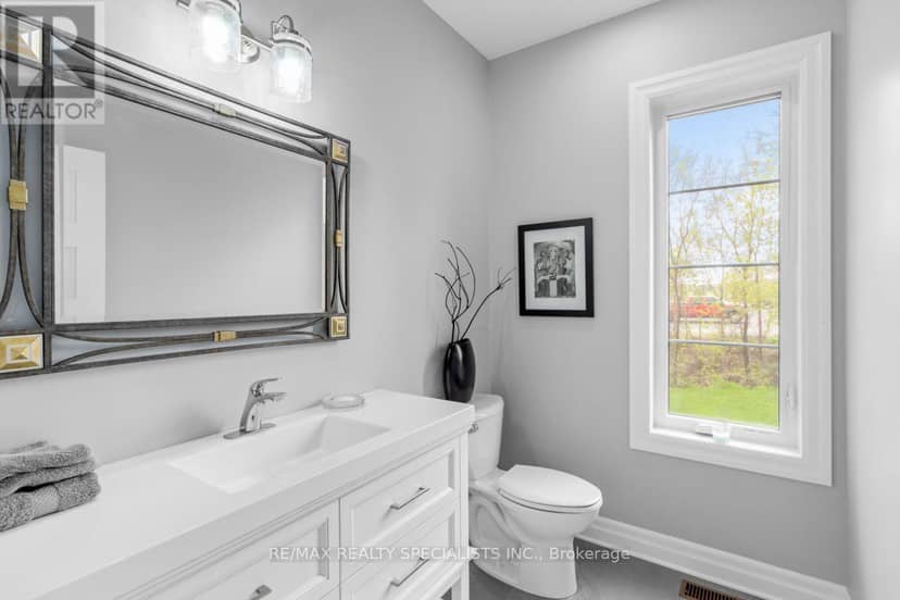 1076 7th Avenue — photo 21 of 40