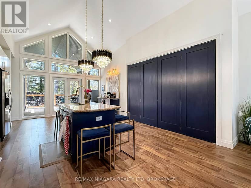 8 Adelaide Street — photo 9 of 40