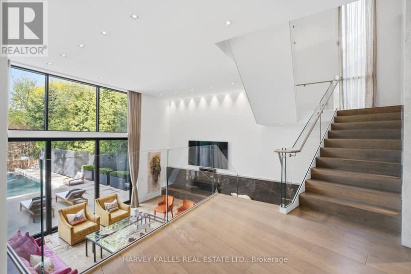 43 Hillholm Road — photo 7 of 38