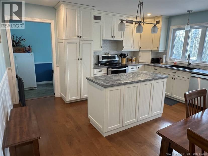 24 Mountain View Crescent — photo 9 of 40