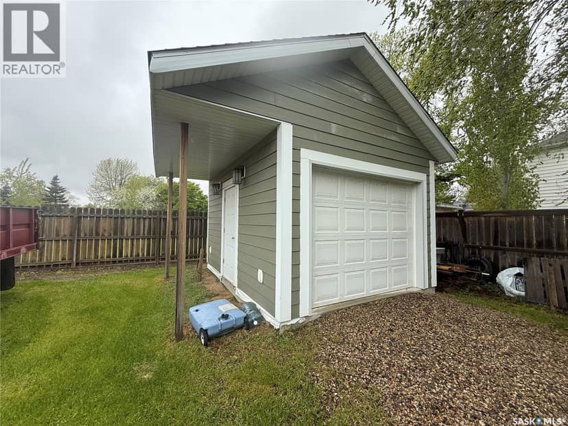 787 Hartney AVENUE, Weyburn, photo 3