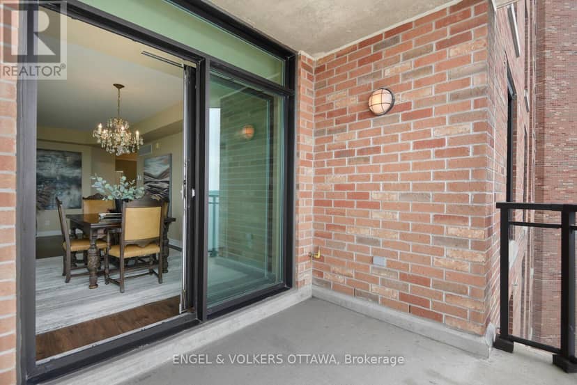 1504 - 15 St Andrew Street — photo 17 of 40
