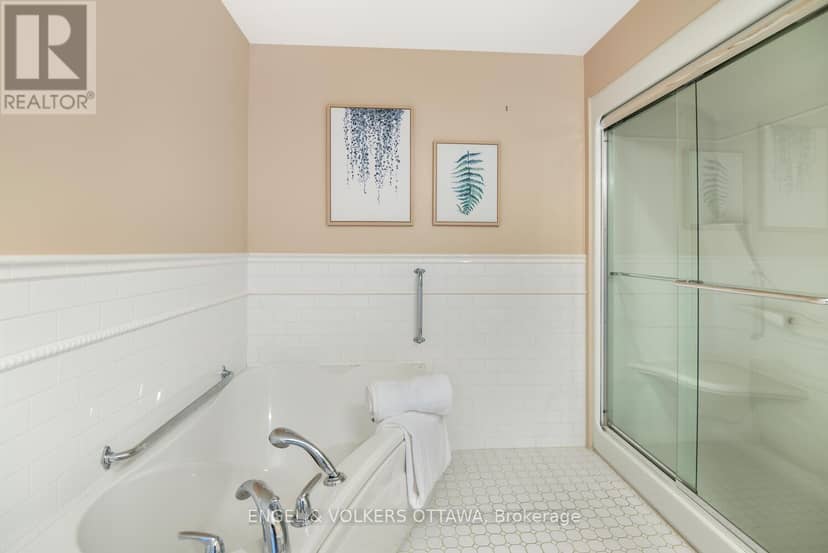 1504 - 15 St Andrew Street — photo 36 of 40