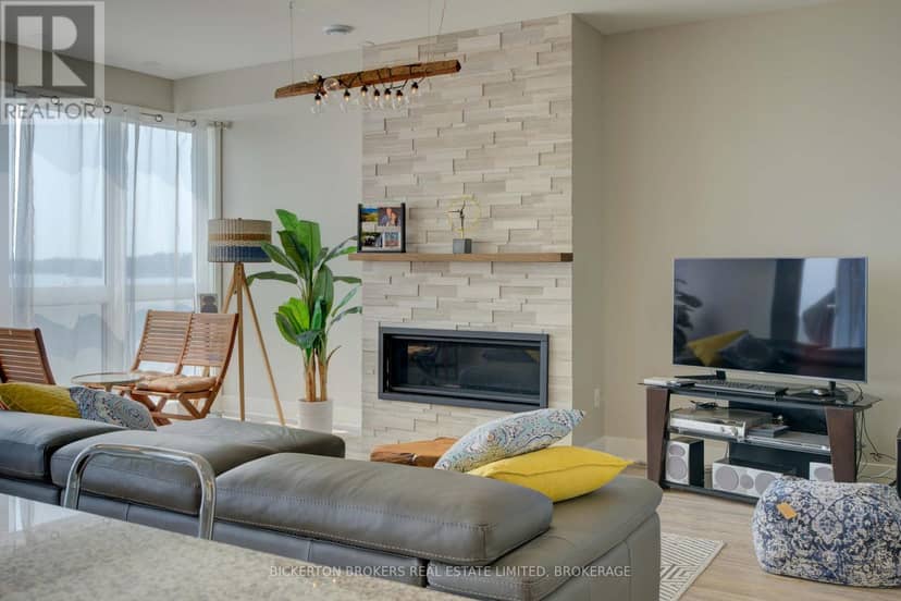406 - 130 Water Street — photo 10 of 40
