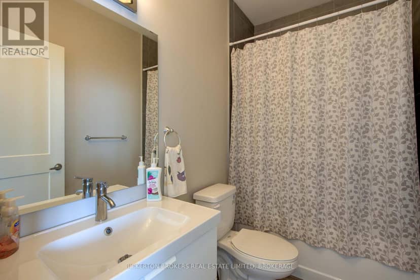 406 - 130 Water Street — photo 18 of 40