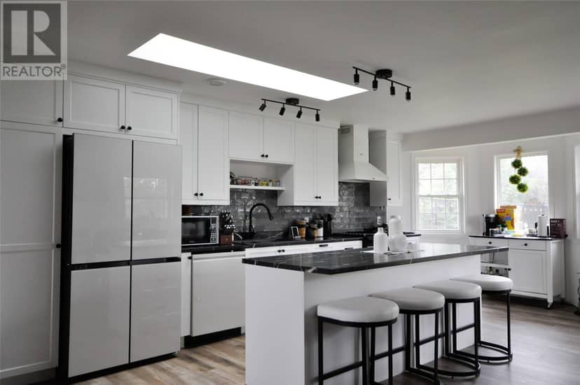 2-4 Burntwoods Place — photo 10 of 29