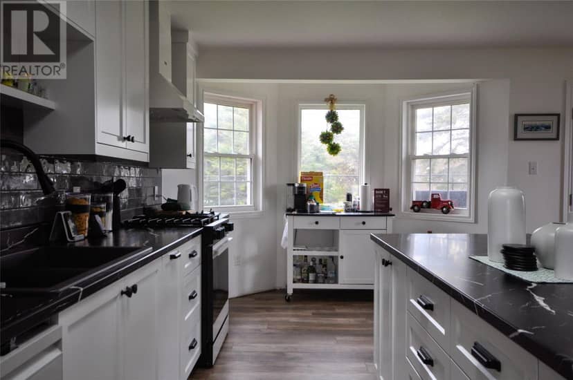 2-4 Burntwoods Place — photo 11 of 29